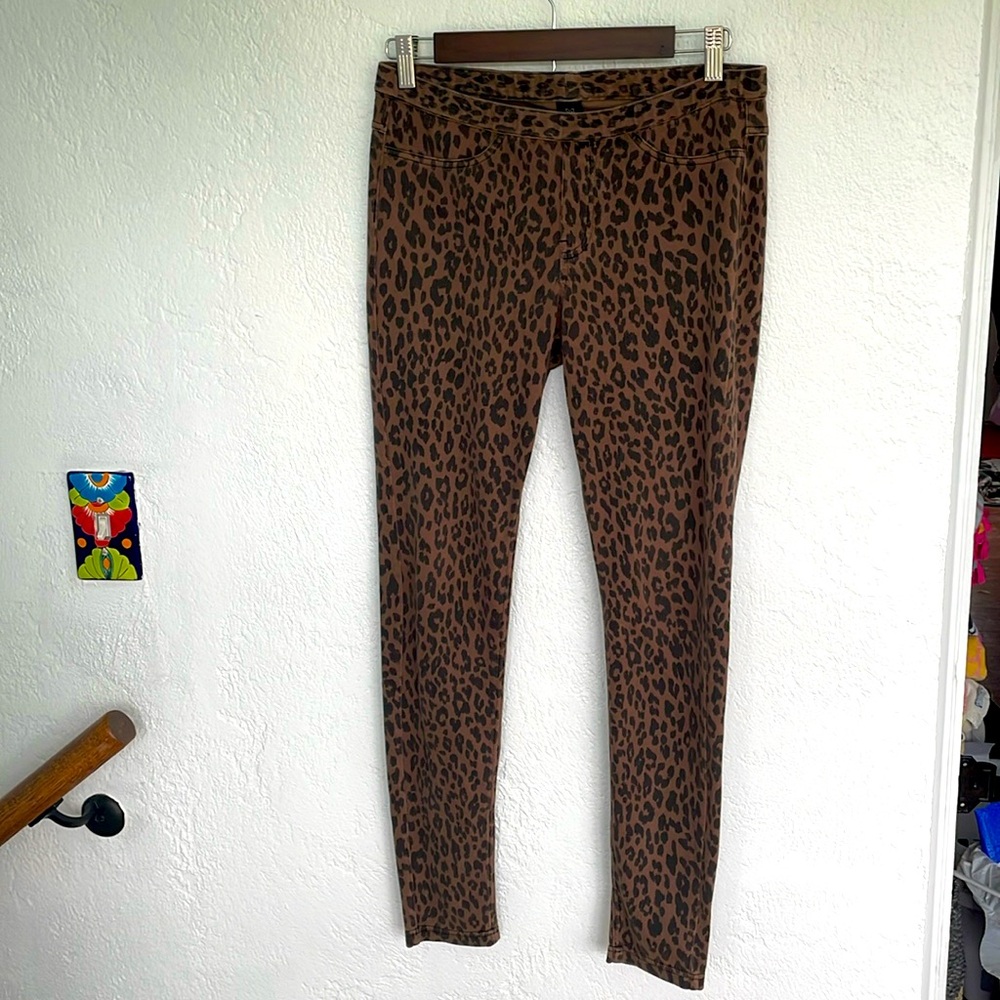 HUE‎ Stretch Animal Leopard Tapered Leg Back Pocket Leggings Jeans Medium